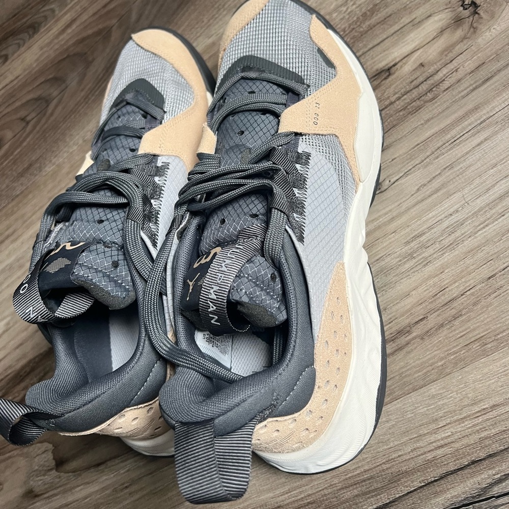 Women’s Jordan’s 10.5